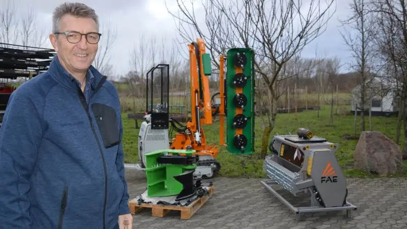 - Vi kendes på de særlige problemløsninger, som kan give kunderne det, de andre ikke har, så de »kører«, når andre holder stille, lyder det fra Lennart Ahlefeldt-Laurvig. Fotos: Camilla Bønløkke
