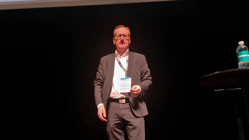 Jens Kristian Møller, direktør i DLR Kredit, mindede deltagerne på Fjordland Kongressen 2023 om, at der vil være et stigende behov for proteiner i fremtiden, og at det vil øge behovet for landbrugsproduktion. Foto: Henning K. Andersen