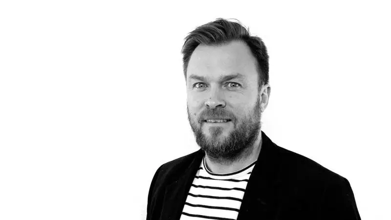 Tirsdag kom nyheden om, at Danish Crown har lavet en milliardhandel med kineserne. Greenpeace hører til de organisationer, der gennem årene har bedt landbruget om at møde omverdenen med nye øjne og en forsonende tone. Alligevel vælger man nu at hælde en gang gylle ud over Danish Crowns Kina-eventyr.