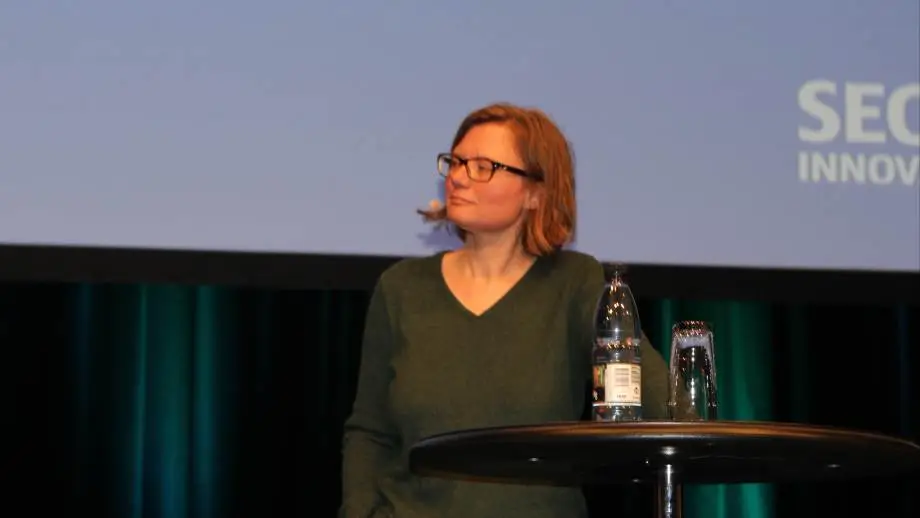 En indførelse af en afgift på landbrugets biologiske processer vil være afgørende i forhold til at få skabt nye klimaløsninger, mente næstformand i Klimarådet, Jette Bredahl Jacobsen, der mandag var i debat ved Kvægkongressen i Herning forud for tirsdagens offentliggørelse af den årlige rapport fra klimarådet. Fotos: Line Brusgaard