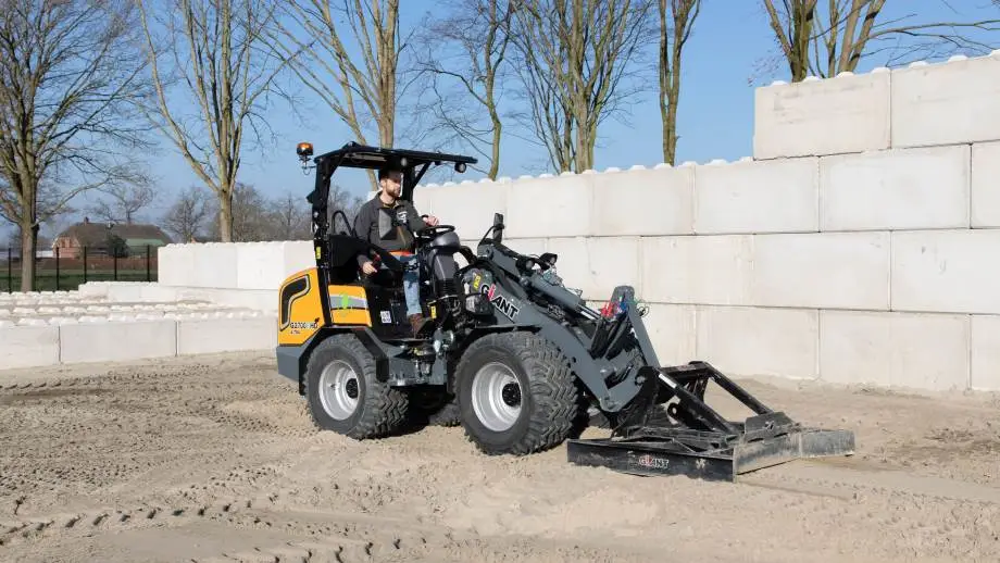 Den første G2700E HD-minilæsser fra Giant er nu kommet til Danmark.