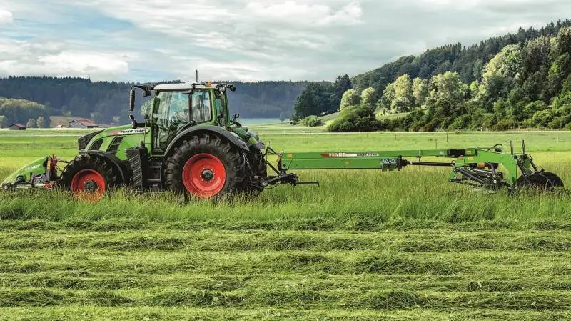 Fendt har haft svært ved at følge med efterspørgslen. Her ses den nye Fendt Slicer skiveslåmaskine.