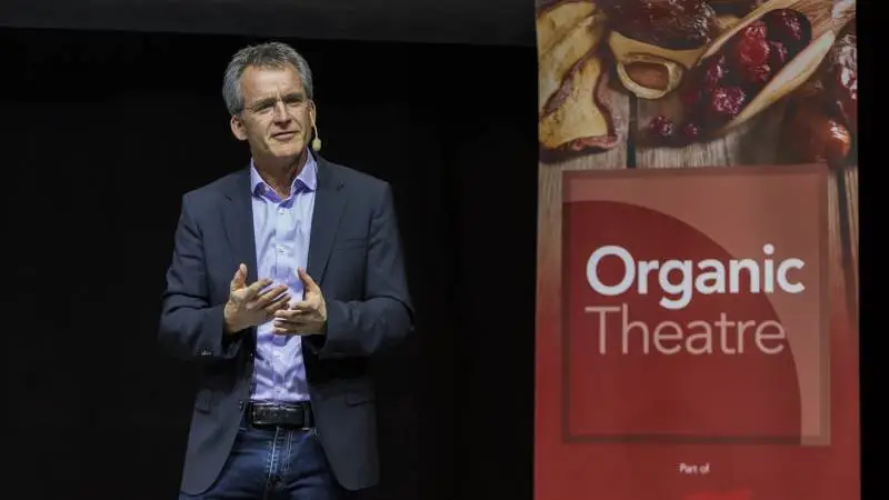 Paul Holmbeck blev den stolte modtager af prisen "Organic Outstanding Achievement Award 2018." Foto: Økologisk Landsforening.