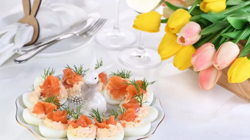Når danskerne samles til de traditionsrige påskefrokoster er det ikke kun højtiden, men også maden der serveres, der gør det til påske for os. Foto: Colourbox