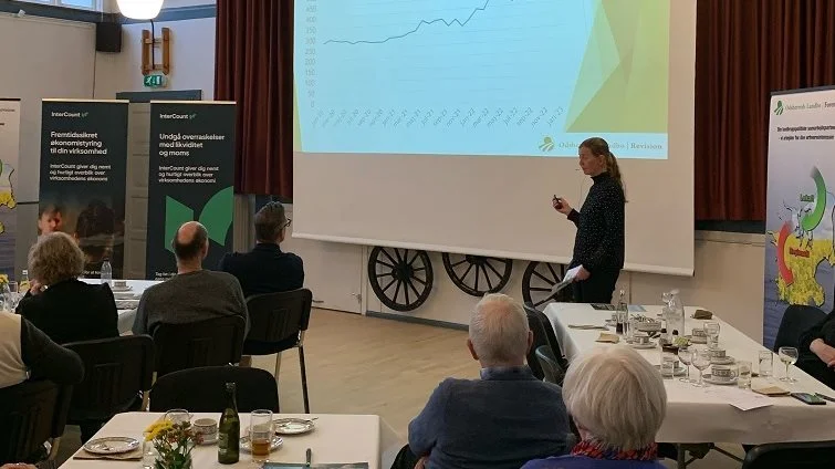 Til økonomimøde hos Odsherred Landboforening var det kontorleder Nanna Lind, der præsenterede resultaterne fra 2022 og prognoserne for 2023. Foto: Odsherred Landboforening