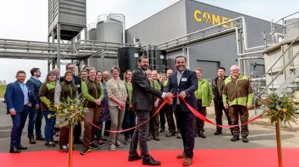 Billede fra åbningen af produktionsanlægget i Kalundborg. Fotos: Comet