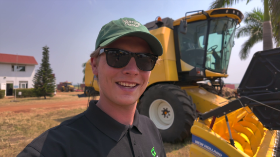 Mikkel Smedegaard er taget til Uganda for at hjælpe til på en stor farm som praktikant. Her kan du følge med i den unge landmands oplevelser på rejsen.