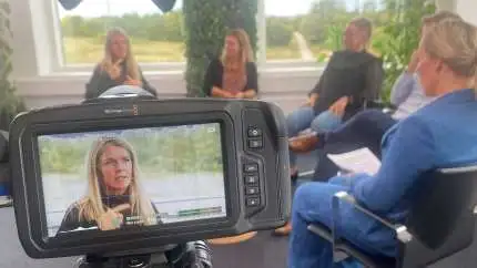 Seges Innovations TV-magasin Bundlinjen gør dig blandt andet klogere på virksomhedsledelse, økonomisk robusthed og den attraktive arbejdsplads. Foto: Seges Innovation