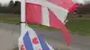 Det danske og det frisiske flag byder velkommen ved indkørslen til ejendommen Lundsgaard. 