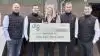 DLG Nordjylland sponsorerer 5.000 kroner til årets champion – Miss Agro Nord. De glade givere er klar til at overrække checken. Fra venstre ses: Produktkonsulent Michael Pedersen Bisgaard, produktkonsulent Jes Møller, produktkonsulent Ann Zaar Christensen, underdirektør Lars Bundgaard og produktkonsulent Karsten Christiansen.