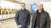 Brian Jensen fra Brande (th) og Peter Clausen i Vejen er grundlæggende tilfredse med deres fælles andelsselskab Arlas præstationer. - En højere mælkepris vil vi altid kunne bruge, men vi nærer en grundlæggende tillid til, at ledelse og direktion gør deres yderste, lyder det her i ugerne op til Arlas kredsmøder. Foto: Bøje Østerlund