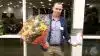 Årets æg-ambassadør, Henrik Pihl Winterø fra Aarup, efter udnævnelsen ved Fjerkrækongressen i Vingsted forleden.