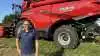 - Vi har stadig lang vej foran os, og dette er en testmaskine - den eneste af sin slags i verden. Kabinen er stort set den samme som på vores 250-serie. Korntanken rummer nu 16.000 liter og har en aftømningskapacitet på 160 liter i sekundet. Bagenden er ændret, og der kan i fremtiden vælges mellem en integreret snitter eller en bagmonteret snitter, forklarer Niels Petersen, høstspecialist for Case IH i Danmark. Foto: Per Jørgensen