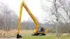 Den helt nye Komatsu med ekstra lang arm på 22 meter og derfor også med ekstra ballast, så maskinen, der her rager godt op i luften, har en vægt på 43 tons.