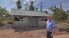 - Det er ikke fordi, jeg ikke kan finde ud af at bygge en mere moderne kyllingestald i Uganda, men det er simpelthen for at teste vores foder på et lokalt kyllingehus, fortæller Gorm Pedersen.