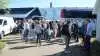 Det myldrede ud fra flere busser, da omkring 250 personer med rødder i den europæiske svineproduktion torsdag besøgte The Pig Academy ved Herning. Foto: Anne Wolfenberg