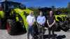 Foran den nye Claas-forhandlingen ses fra venstre direktør Martin Andersen, Jørlunde Maskinforretning, markedsdirektør Dann Nielsen, Danish Agro Machinery og medejer af Jørlunde Maskinforretning, værkfører Allan Jensen Asmussen. Pressefoto