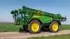 John Deere har lanceret en ny selvkørende 500R-sprøjte med fokus på præcision og komfort. Sprøjten har et opdateret førerhus, der giver bedre udsyn og større komfort for føreren, ligesom sprøjtefunktionen kan tilpasses til forskellige arbejdsopgaver. Foto: John Deere