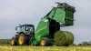 John Deeres nye generation af rundballepressere byder på bedre komfort, automatiseret styring af skåret og nem dokumentation af balledata direkte i Operations Center. Foto: John Deere
