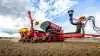 Avancerede såmaskiner som Tempo F fra Väderstad illustrerer det, Agritechnica 2025 sætter fokus på, nemlig kombinationen af mekanik og digitale beslutningsværktøjer. Med sensorstyret dybderegulering, Isobus-integration og mulighed for variabel tildeling af frø og gødning, bliver de mere avancerede såmaskiner et stort fokus på Agritechnica for integreret planteproduktion og smartere ressourceudnyttelse. Foto: Väderstad