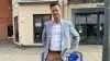 Peter Jørgensen, landbrugschef i SJF Bank, pointerer, at det er vigtigt, banken engagerer sig i lokalområderne. Her står han foran afdelingen i Næstved. Fotos: Jesper Hallgren