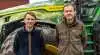 John William Reese (tv.) og driftschef Casper Rolighed (th.) foran CBR Agros John Deere 8R 410 med eAutoPowr og intelligent dæktryksstyring.