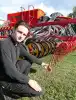 Når hårdmetalspidser er så behagelige, hvorfor så ikke på efterharven? Steffen Skovholm fik det i hvert fald på sin nye Väderstad Spirit 900C.