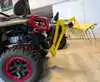 ATV’er kan anvendes til mange opgaver på bedriften, i marken eller skoven. Med denne el-hydrauliske lift kan monteres redskaber, som her en gårdrive. 