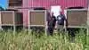 Griseproducent Christian Bæk, Midtjylland, har investeret i varmepumper, som skal hjælpe med at holde grisene varme. Bag projektet står projektsælger Kent Kristiansen fra DB Industri. Fotos: Tenna Bang