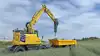 Ny Komatsu PW148-11 hjulgraver med entreprenørvogn bag sig og hydraulikhammer i front klar til at møde bornholmske klipper. Fotos: Scantruck
