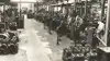 Høstmaskiner under opbygning i en af Zedelgems ældre produktionshaller. Fabrikkens historie begyndte med Claeys-tærskemaskiner i 1906, og i 1952 fulgte den selvkørende mejetærsker MZ. Gennem årene er der bygget mere end 241.000 mejetærskere på anlægget. Pressefotos