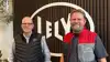 Peter Thorn (tv.) er ny adm. direktør i Lely Center Tarm og skal styrke driften, kundeværdien og samarbejdet med Lely. Her ses han med ejeren Jesper Sørensen (th.). Foto: Lely
