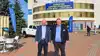 Henrik Bergholdt fra KSM Maskinservice (tv) og Kaj Pedersen fra Skjern Maskinforretning foran messecentret i Kyiv. De repræsenterede Dansk Maskinhandlerforening på besøget, hvor de oplevede både krigens alvor og interesse for et fremtidigt samarbejde om brugte landbrugsmaskiner. Privatfoto