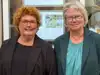Sammen med Rikke Pedersen (tv.), der er ansat som allround sagsbehandler på kontoret, er Birthe Pedersen stadig at finde i Bredgade i Aarup. Blot er kontoret flyttet lidt længere op ad gaden.