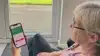 Tove Sørensen ønsker ikke længere at stå frem med hele sit ansigt. Her viser hun borgerforslaget, der er nået over de nødvendige 50.000 støtter. Privatfoto