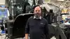 Jens Børsting fra Valtec har fået værkstedsteamet til at strippe en Valtra Q305 og gøre delene klar til omlakering før Agromek. Foto: Valtec