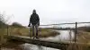 Torben Heisel, landmand ved Rødekro, står her ved en af de okkersøer, som Cowi tilsyneladende har glemt at omtale, i en ny helhedsplan, som rådgivningsvirksomheden netop har afleveret til Aabenraa Kommune. En plan der foreslår flere naturtiltag, og som er lavet i forbindelse med, at Google og Apple vil lave nye datacentre i området. Foto: Bøje Østerlund
