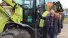 69-årige Bendix Nielsen har ikke længere problemer med knæet, når han skal op i sintraktor.


