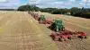 Semler Agro A/S og Herborg Maskinforretning A/S, der er importør af John Deere i Danmark samt Väderstads, Kramers og Sulkys store maskinprogrammer, havde tirsdag og igen onsdag hos Kring Agro ved Fredericia arrangeret maskindemonstration, hvor netop mange af John Deeres hovednyheder fra Agritechnica-udstillingen i Hannover sidste år kunne både besigtiges og prøvekøres. Dronefoto: Per Jørgensen.