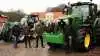 I dag har Kring Agro og Semler Agro indgået den hidtidige største maskinhandel sammen. I alt 17 maskiner indgår i aftalen, der fra begge sider bekræfter et længevarende, operationelt samarbejde. Kring Agro driver 2.000 hektar med salgsafgrøder. På billedet ses fra venstre: Lars Frederik Henningsen, salgsdirektør Semler Agro, Mads Kring, ejer af Kring Agro, Morten Buus, direktør Semler Agro, Frank Lorentsen, markdriftschef Kring Agro, og senior key account manager Jens Illemann, Semler Agro.