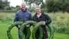 Niels Ulrik Andersen og Dorte Clausen, Juulsgaard i Ronæs på Vestfyn har netop fået hele tre jerseykøer hædret for den flotte præstation at runde 10.000 kg værdistof. Fotos: Henriette Lemvig