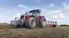 Massey Ferguson har netop lanceret endnu en traktor i 7S-serien, der nu består af fem traktormodeller. Den nye topmodel i serien med modelbetegnelsen 7S.210, er født med en 6,6 liters, sekscylindret Agco Power-motor med 210 hk ved et drejningsmoment på 860 Nm. Pressefoto