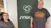 Lars Gammelgaard og Carsten Hansen trives i den grad i deres fleksjobs som IT-konsulenter i supportcentret hos Jysk IT.