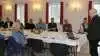 I forbindelse med en studietur besøgte medlemmer fra folketingets miljø- og fødevareudvalg Holmegaard Gods, hvor Bæredygtigt Landbrugs faglige direktør, Jørgen Evald Jensen (til højre), blandt andet orienterede om et nyt »klima-værktøj« fra Carbon Space. Foto: Jesper Hallgren