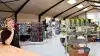 .- Vi er meget glade for vores nybyggede, moderne butik, der fordobler butiksarealet til 580 kvadratmeter, siger Anette Nielsen, som for fem år siden startede Gårdbutikken Dyrenes Verden i en lejet skurvogn.