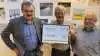Overrækkelsen af donationen fandt sted på Vestermølle under en fernisering af et udvalg af Julius-tegninger gennem mere end 50 år. Foto: Djursland Landboforening