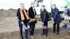 Kvartetten bag det første spadestik til DLG’s nye hovedkontor. Fra venstre: Bo Olesen fra NRE Denmark, Peter Olsson, adm. direktør i AP Ejendomme, Kristian Hundebøll, adm. direktør i DLG, og borgmester i Fredericia Kommune, Jacob Bjerregaard (S). Foto: John Ankersen