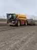 Vesterbølle Maskinstations nye Vredo gyllemaskine – og deres øvrige gyllevogne – kører gylle fra fulde lagertanke i det afventende forårsvejr. Foto: Privat